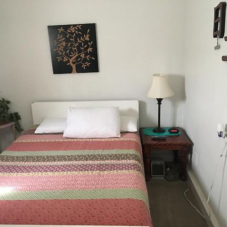 Midway Motel Caliente Экстерьер фото